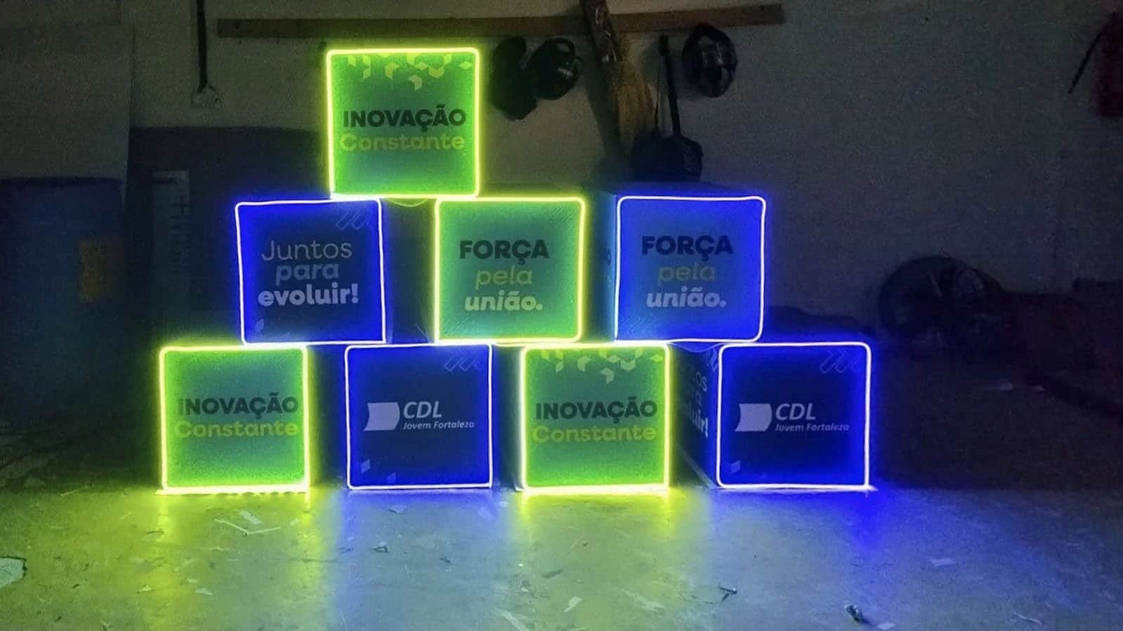 Cubos iluminados para evento corporativo