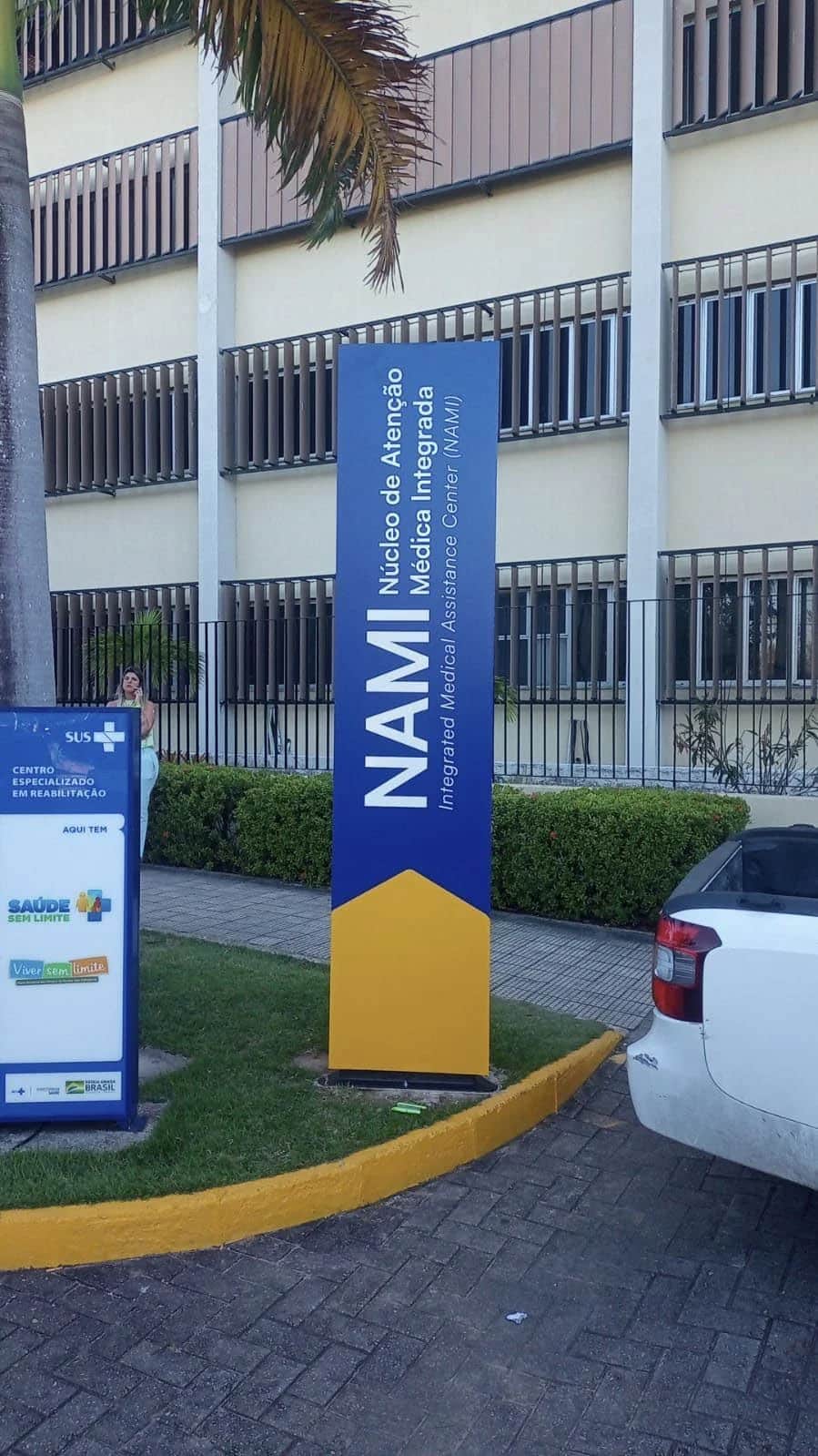Totem NAMI instalado em área externa